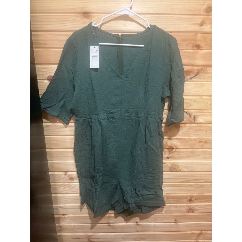 Cupshe Dark Green Textured V-Neck Short Sleeve Romper CAA13E3M022RR Large NWT